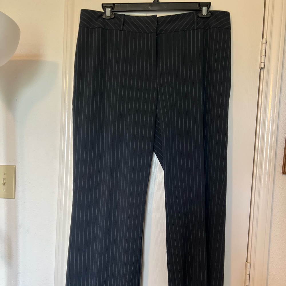 Van Heusen Stretch 16R Wide leg. Navy blue with white and blue pin stripes